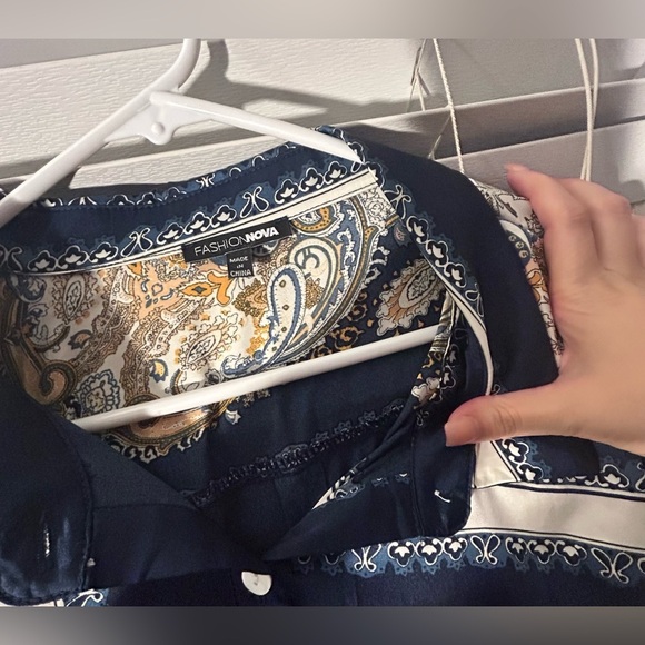 Fashion Nova NWOT Posh And Deluxe Satin Paisley Shirt | Blue/combo | Size 2XL - Picture 11 of 15